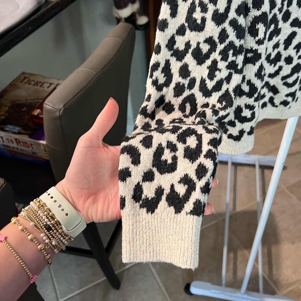 Leopard Print Sweater - Picture 2 of 5